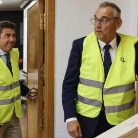 El 'president' de la Generalitat, Carlos Mazón, visita las instalaciones de la empresa Cartonajes Levante en Picanya, a 4 de junio de 2025, València.