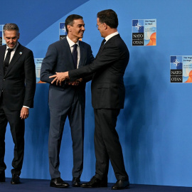 El primer ministro de los Países Bajos, Dick Schoof, el presidente de España, Pedro Sánchez, y el secretario general de la OTAN, Mark Rutte, en la Cumbre de la OTAN en La Haya, Países Bajos.