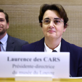Laurence des Cars, presidenta directora del Louvre, interviene ante el Senado de Francia.