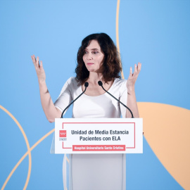 La presidenta de la Comunidad de Madrid, Isabel Díaz Ayuso, durante una visita a la nueva Unidad de media estancia del Hospital público Universitario Santa Cristina, a 4 de noviembre de 2025, en Madrid (España).