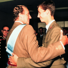 El rey emérito, Juan Carlos I, y el rey Felipe VI, en una fotografía de archivo.