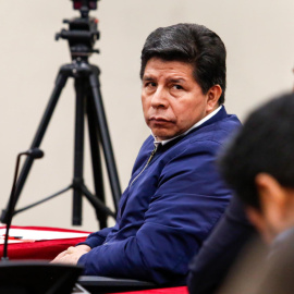 El expresidente de Perú Pedro Castillo escucha la audiencia en la Sala Penal Especial de la Corte Suprema, en Lima.