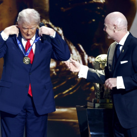 Donald Trump recibiendo el Premio FIFA de la Paz en Washington (EEUU).