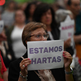 Concentración en Rekalde (Vizcaya) para denunciar el crimen de una menor de 13 años a manos de su padre, como un presunto caso de violencia vicaria.