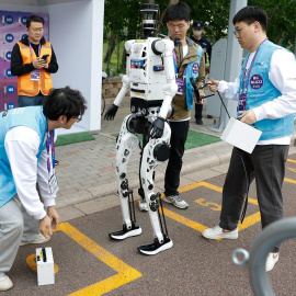 Imagen de la maratón de humanoides celebrada en Beijing.
