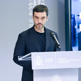 El ministro de Derechos Sociales, Consumo y Agenda 2030, Pablo Bustinduy durante la comparece ante los medios.