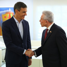 El presidente del Gobierno, Pedro Sánchez, recibe al embajador de Estados Unidos en España, Benjamín León..