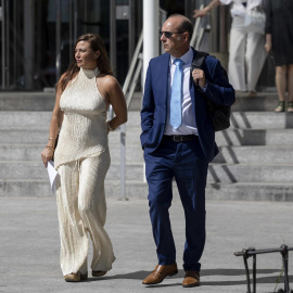 La actriz Elisa Mouliaá comparece ante los medios tras personarse este miércoles en los juzgados madrileños de Plaza de Castilla para comparecer ante el magistrado que la investiga por presuntas calumnias al exportavoz de Sumar, Íñigo Errejón, y que la se