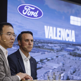 El vicepresidente de Geely Holding, Victor Yang, y el presidente de Ford Europa, Jim Baumbick.
