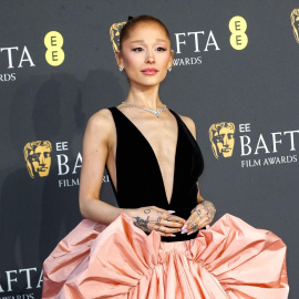 La cantante y actriz estadounidense Ariana Grande posa en la 78ª edición de los Premios BAFTA en el Royal Festival Hall, en una imagen de archivo.