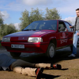 Momento en el que Carlos Alcántara golpea a su padre Antonio