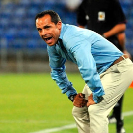 Sergi dirige al Recreativo durante un partido.