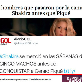  Pancarta sobre Shakira colocada por aficionados del Espanyol.-