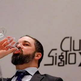 El presidente de Vox, Santiago Abascal, durante su participación este lunes en un desayuno-coloquio organizado por el Club Siglo XXI. Juan Carlos Hidalgo (EFE)