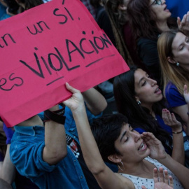  Una de las pancartas durante la manifestación en Madrid por la sentencia a los jóvenes de 'La Manada', condenados por abusos sexuales a una chica en Pamplona. Foto: JAIRO VARGAS