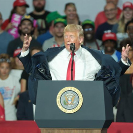 Donald J. Trump, durante un mitin en la Olentabgy Orange High School, en Lewis Center, Ohio. Foto: EPA/MARK LYONS  (EFE)