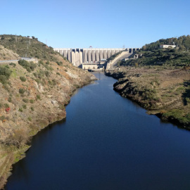 Presa de Alcántara y río Tajo, fotografiados desde el puente de Alcántara.