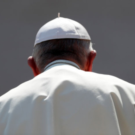 El Papa Francisco, tras la audiencia general en la Plaza de San Pedro, en el Vaticano. REUTERS/Alessandro Bianchi
