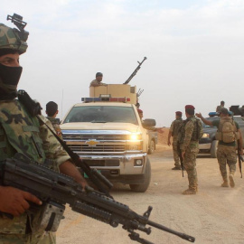 Fuerzas iraquíes, en un punto de control fuera de la ciudad de Akashat, al noroeste de la provincia de Anbar. AFP