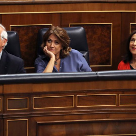 El ministro de Exteriores, Josep Borrell, la de Justicia, Dolores Delgado, y la de Defensa, Margarita Robles, durante la sesión de control al Gobierno  en el Congreso de los Diputados. EFE/Ballesteros
