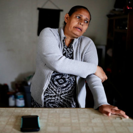 
 Sandra Gutiérrez, quien huyó de la violencia de bandas en Honduras con su familia y consiguió asilo por parte de Estados Unidos en 2016, en su casa de Oakland. Foto: Stephen Lam (REUTERS)
Cuando una persona solicita asilo –no solo en Estados Uni