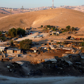 Vista general de la aldea beduina palestina de Khan al-Ahmar , en la Cisjordania ocupada. REUTERS / Mohamad Torokman