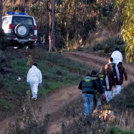 Efectivos de la Guardia Civil inspeccionan el paraje  donde se ha encontrado el cadáver de la joven zamorana Laura Luelmo