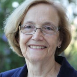 
 Pilar Carbonero Zalduegui, catedrática de Bioquímica y Biología Molecular en la Escuela Técnica Superior de Ingenieros Agrónomos de la Universidad Politécnica de Madrid e hija de la veterinaria Luz Zalduegui.
