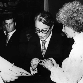 Imagen de la bosa de Jesús Aguirre y la duquesa de Alba. EFE