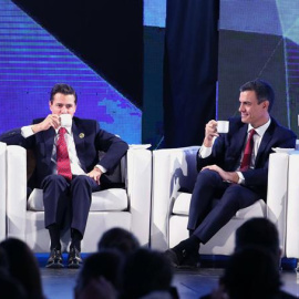 El presidente del Gobierno, Pedro Sánchez, con el presidente de Guatemala, Jimmy Morales, el de México, Enrique Peña Nieto, y la vicepresidenta de Colombia, Martha Lucía Ramírez, en uno de los eventos organizados con motivo de la XXVI Cumbre Iberoame