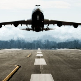 Las emisiones del transporte aéreo están despegando. Shutterstock.