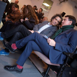 El candidato a la alcaldía de Barcelona Manuel Valls y el periodista Arcadi Espada durante la presentación de la obra de teatro 'Looking for Europe', que protagonizará Albert Boadella dirigido por Bernard Henri Lévy. EFE/Enric Fontcuberta.