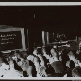 Campo de Concentración del Seminario de Monte Corbán, Santander, agosto de 1938. Biblioteca Digital Hispánica - BNE, CC BY-NC-SA