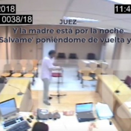 Fotograma del vídeo en el que el juez se burla con la fiscala y letrada de la víctima de violencia machista. SER