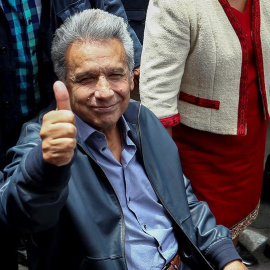 El presidente de Ecuador, Lenín Moreno, saluda tras un acto en Latacunga, tras el retiro del asilo a Julian Assange. EFE/ José Jácome