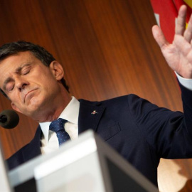 El ex primer ministro francés Manuel Valls y concejal del ayuntamiento de Barcelona, durante una rueda de prensa. EFE/ Enric Fontcuberta