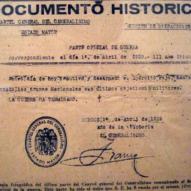 Reproducción facsímil del último parte oficial de guerra firmado por Francisco Franco. WKIPEDIA