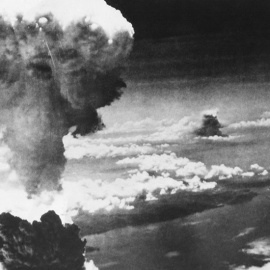 Hongo nuclear provocado por la bomba lanzada en Nagasaki (Japón). EverettHIstorical/hutterstock