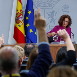 La ministra de Hacienda y portavoz del Gobierno, María Jesús Montero, en la rueda de prensa tras el Consejo de Ministros. EFE/Emilio Naranjo