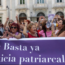 Organizaciones feministas de Madrid se concentran bajo el lema ¡Basta ya de justicia patriarcal!, frente al Tribunal Supremo, tras conocerse la sentencia contra La Manada. EFE/Kiko Huesca