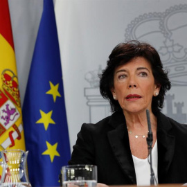 La portavoz del Gobierno en funciones, Isabel Celáa, durante la rueda de prensa posterior a la reunión del Consejo de Ministros. EFE/Zipi