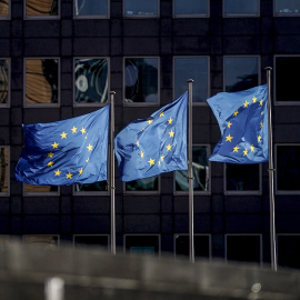 Banderas de la UE en el exterior del edificio de la Comisión Europea. AFP