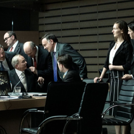 Imagen de la película 'Comportarse como adultos', de Costa-Gavras.