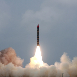 Un misil Hatf-VI (Shaheen-II) despega durante un vuelo de prueba desde un lugar no revelado en Pakistán. REUTERS