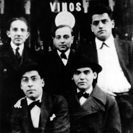 Benjamín Jarnés, Huberto Pérez de la Ossa, Luis Buñuel. Rafael Barradas y Federico García Lorca en Madrid, 1923. Wikimedia Commons