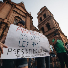 Protestas en todo Bolivia denuncian las leyes que han permitido la quema de bosques. Kev Alemán