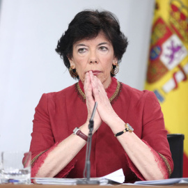  La ministra de Educación, Isabel Celaá, momentos antes de que de comienzo la rueda de prensa tras el Consejo de Ministros donde se ha aprobado la ley de reforma educativa. E.P./Eduardo Parra