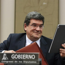 El ministro de Seguridad Social, Inclusión y Migraciones, José Luis Escrivá, durante su comparecencia en la Comisión del Pacto de Toledo. EFE/Juan Carlos Hidalgo