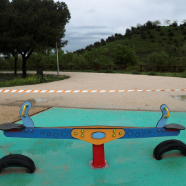Un parque infantil clausurado durante el estado de alarma por la pandemia del coronavirus. REUTERS/Susana vera