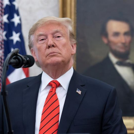 El presidente de EEUU, Donald Trump, hace unas declaraciones a los periodistas después de un acto en la Casa Blanca. EFE/EPA/Chris Kleponis 